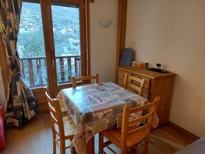Dining - Charming studio for 2 with balcony in Brides-les-Bains (Brides-les-Bains)