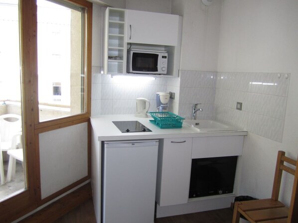 Refrigerador, microondas, horno y lavavajillas 