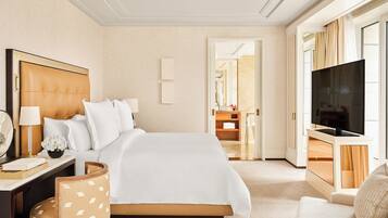 Penthouse, 1 King Bed, Terrace (Suite) | Minibar, in-room safe, desk, blackout drapes