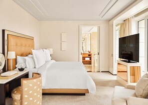 Penthouse, 1 King Bed, Terrace (Suite) | Minibar, in-room safe, desk, blackout drapes - Four Seasons Hotel Madrid (Madrid)