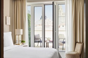 Four Seasons, Suite, 1 kingsize bed, terras | Uitzicht op straat