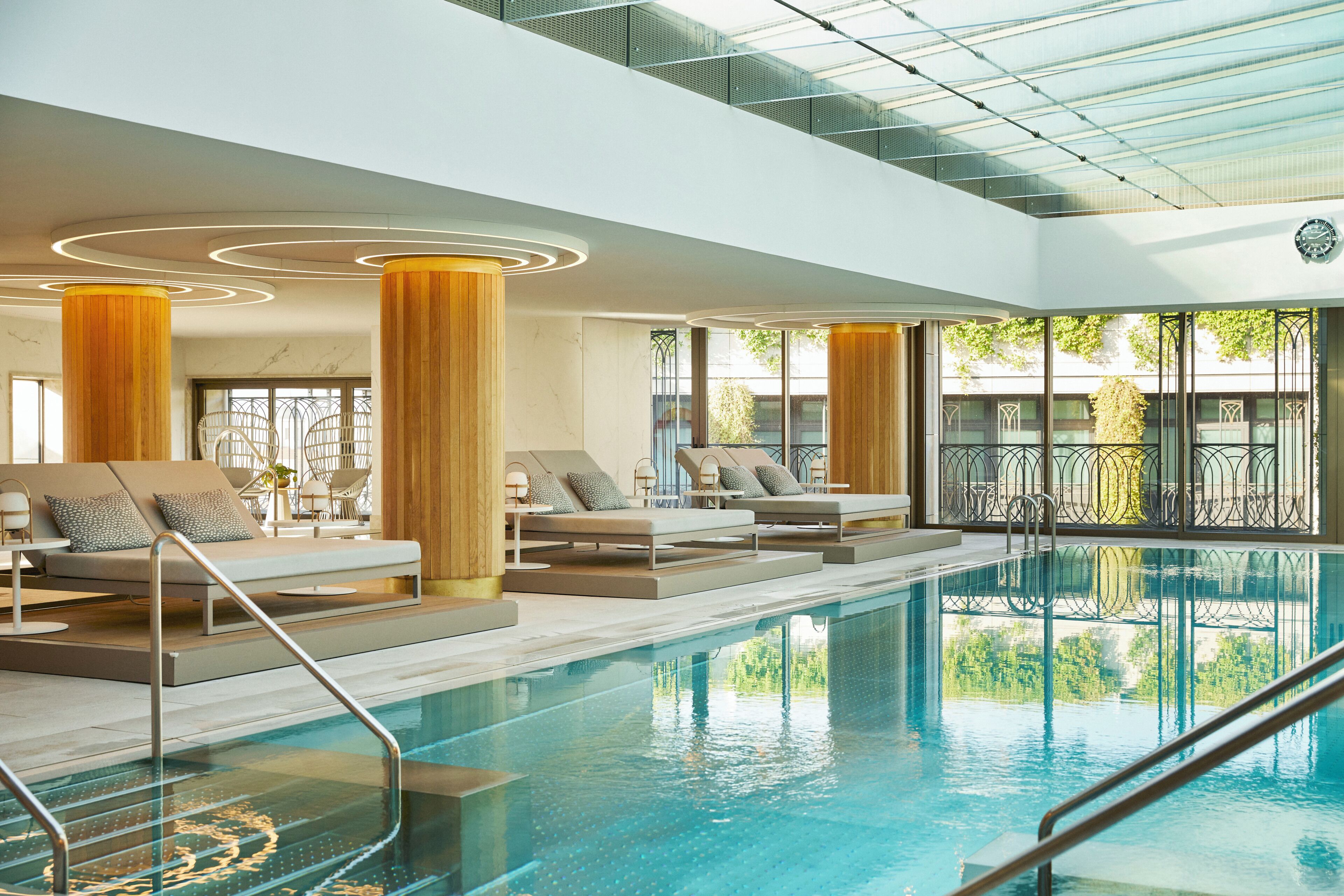 Indoor spa tub