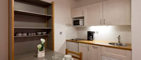 Fridge, microwave, dishwasher, coffee/tea maker
