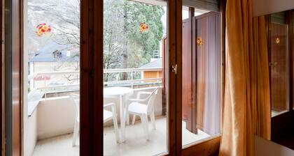 Studio für 2 Personen, Balkon, WLAN, neben dem Doron in Zentrum von Brides-les-Bains