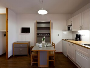 Fridge, microwave, dishwasher, coffee/tea maker