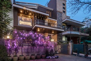 Exterior - Aravali Woods VacationVilla, 5 min from Cyber City (Gurugram)