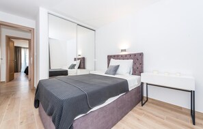 5 dormitoris, caixa forta a l'habitació, wifi gratuïta i roba de llit 