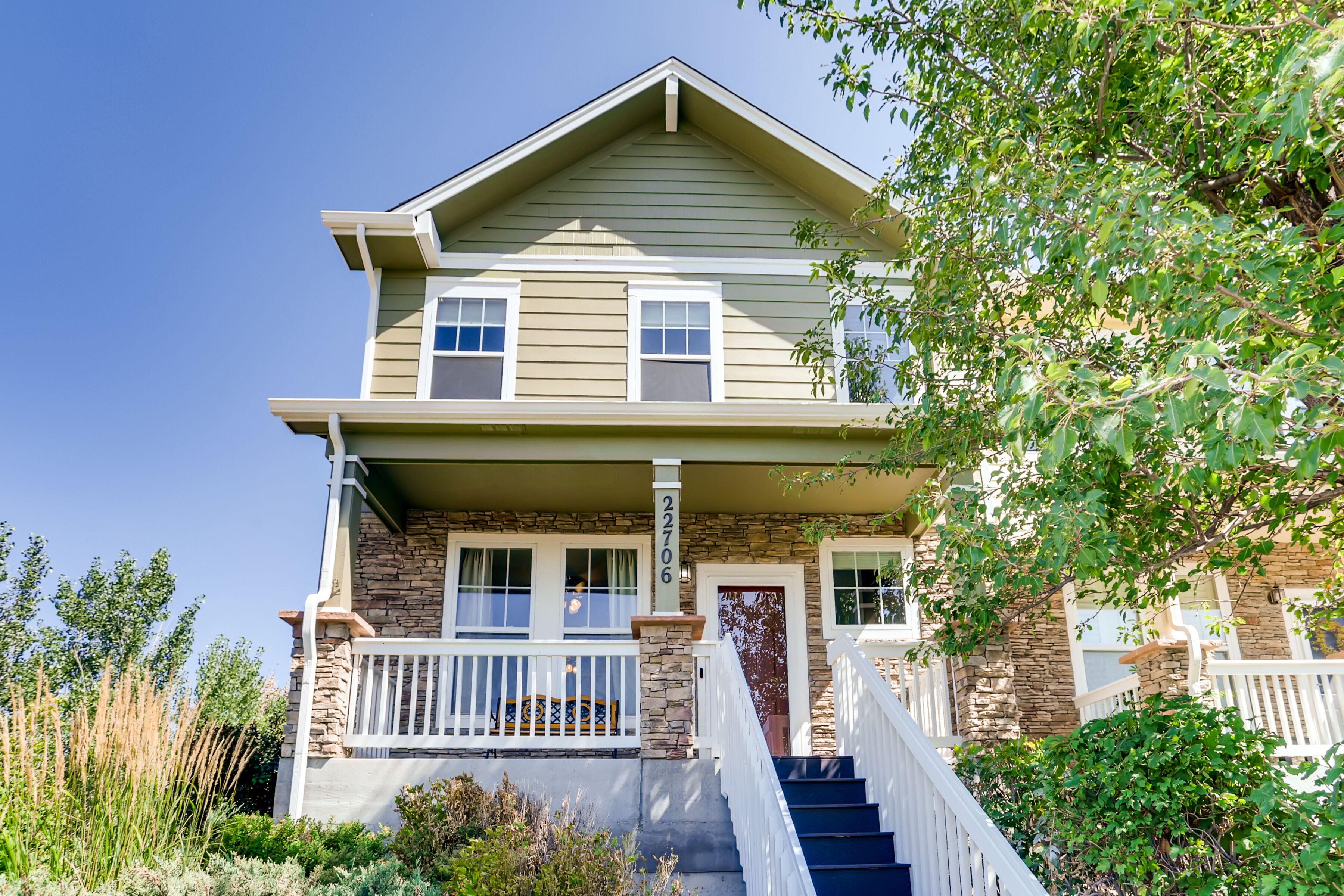 Gorgeous Saddle Rock 3 or 4  Bdrm on Greenspace