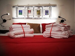 2 chambres, lit de bébé portatif, Wi-Fi, literie fournie