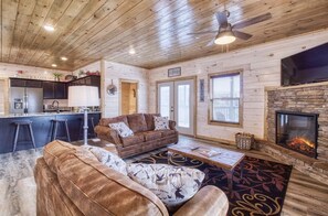 Téléviseur connecté, foyer, lecteur de DVD, table de ping-pong