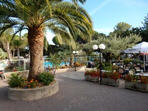 Outdoor dining - Mobilhome 'Grande' | Mobile home |With outside terrace and kitchen Côtes D'azur (Roquebrune-sur-Argens)