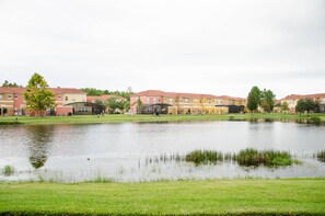 Exterior - Beautiful 3 Bedroom Villa on the Lake - No Carpet!  New Hot Tub  (Kissimmee)