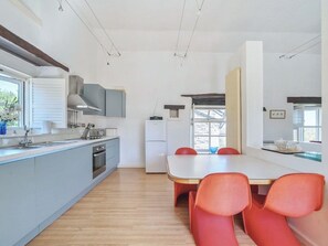 Dishwasher, high chair