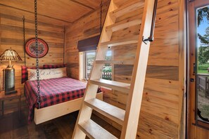 3 bedrooms, iron/ironing board, travel cot, free WiFi
