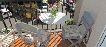 Spacious apartment with terrace, well located in thermal villa. 