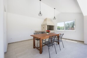 Dining - Vacation home Laura with pool, quiet location, family-friendly. (Labin)