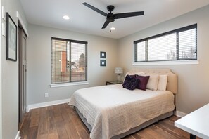 4 bedrooms, iron/ironing board, WiFi, bed sheets - Brand New Spacious 4 bed, 4 bath, game room, deck, patio, 2 porches (Denver)