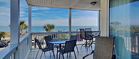 تناول الطعام بالخارج