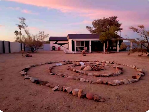 Private stargazing retreat with Firepit/Views/ Spa/King bed