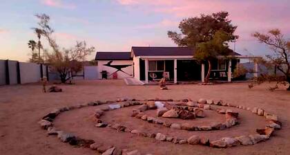 Private stargazing retreat with Firepit/Views/ Spa/King bed