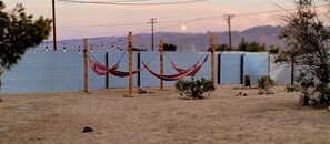 Property grounds - Private stargazing retreat with Firepit/Views/ Spa/King bed (Joshua Tree)