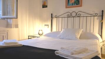 2 slaapkamers, een strijkplank/strijkijzer, beddengoed