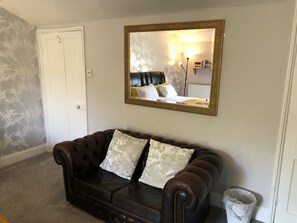 Smart-TV, Bücher, Musikbibliothek, Videothek