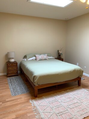 3 makuuhuonetta, silitysrauta/-lauta, ilmainen Wi-Fi, vuodevaatteet