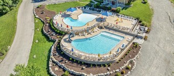 Grande maison avec beaucoup d'espace pour votre grand groupe. 1/4 mile de Table Rock Lake