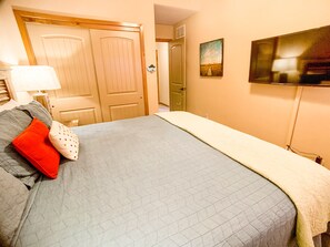 6 Schlafzimmer, Bügeleisen/Bügelbrett, Reisekinderbett, WLAN