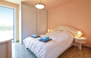 3 bedrooms, free WiFi, bed sheets