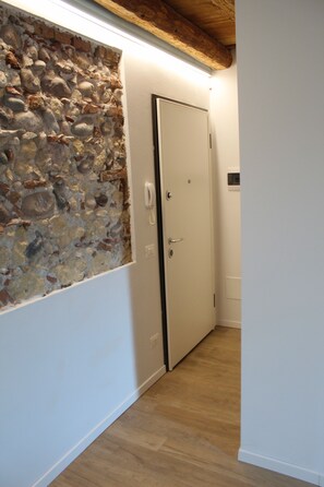 Interior - Apartment in a building from 1879, renovation works completed in July 2019. (Verona)