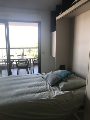 2 chambres, fer et planche à repasser, Wi-Fi gratuit, draps fournis