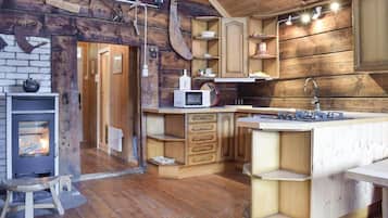 Fridge, stovetop, coffee/tea maker