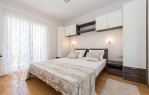 1 bedroom, in-room safe, free WiFi, bed sheets
