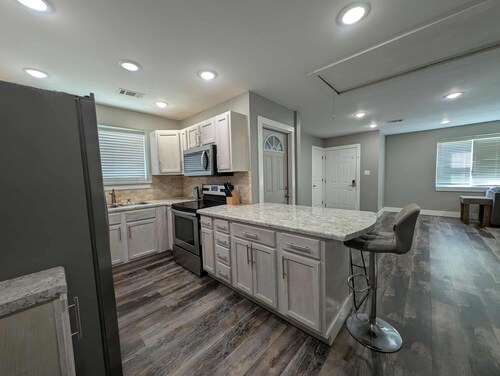 Main Street Lodge 2 mins to Downtown Jonesboro and St. Bernards