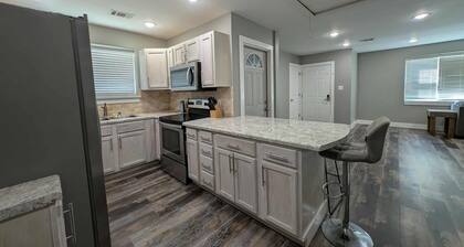 Main Street Lodge 2 mins to Downtown Jonesboro and St. Bernards