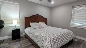 2 chambres, fer et planche à repasser, Wi-Fi, draps fournis