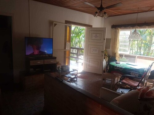 Talo 2 sviittiä + 2 apt - 12 henkilöä, Pé do morro, luonto ikkunassa