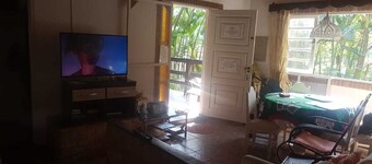 House 2 suites + 2 apartments - 12 people, Foot of the hill, nature at your window