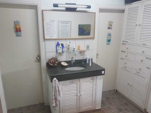 吹风机、卫生纸