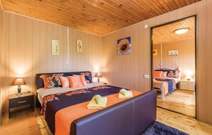 2 bedrooms, in-room safe, travel cot, free WiFi