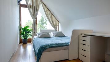 4 多间卧室、办公桌、熨斗/熨衣板、WiFi