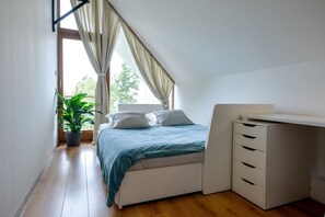 4 bedrooms, desk, iron/ironing board, WiFi - ***4 bdr VILLA on Ivancica hills - private pool, spa bath, large terrace+view (Ivanec)