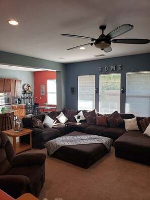 TV, fireplace, ping pong