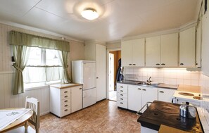 Réfrigérateur, plaque de cuisson, cafetière/bouilloire