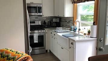 Geladeira, micro-ondas, fogão, cooktop