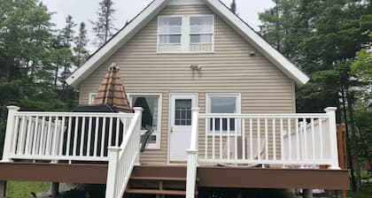 Lakefront HoneyBear Mökki lepää metsässä, erittäin yksinäinen ja rentouttava