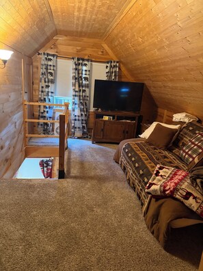 4 bedrooms, iron/ironing board, WiFi, bed sheets - Perfect for a peaceful get away in clean fresh Vermont air! (Woodford)