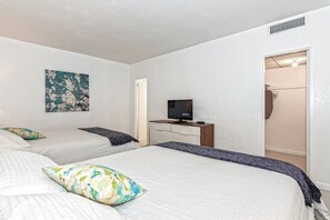2 bedrooms, travel crib, free WiFi